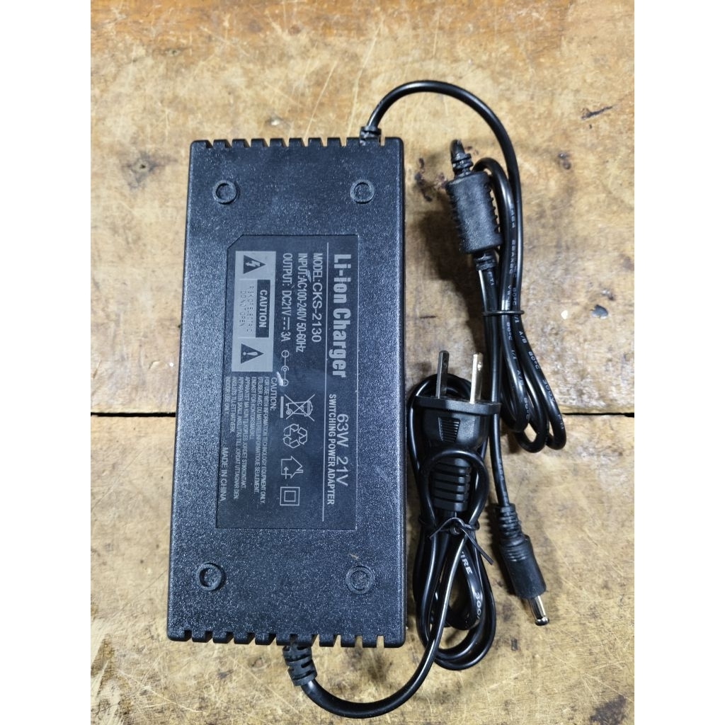 Sạc 5S 21V 3A jack cắm DC 5.5x2.5mm sạc ổn định.