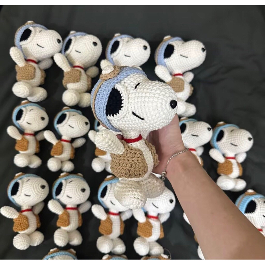 Chó Snoopy bằng len 125g , len nhung gấu Handmade