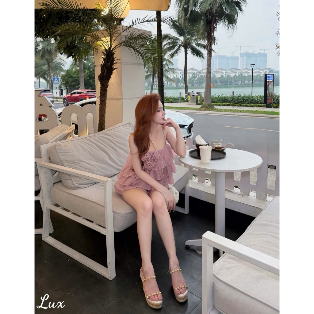 Váy Babydoll Tầng Bèo 1 Vai Đính Hoa 3D Màu Kem - Đầm Ngắn Tiểu Thư Sang Chảnh Đi Biển, Du Lịch, Chụp Ảnh | BigBuy360 - bigbuy360.vn
