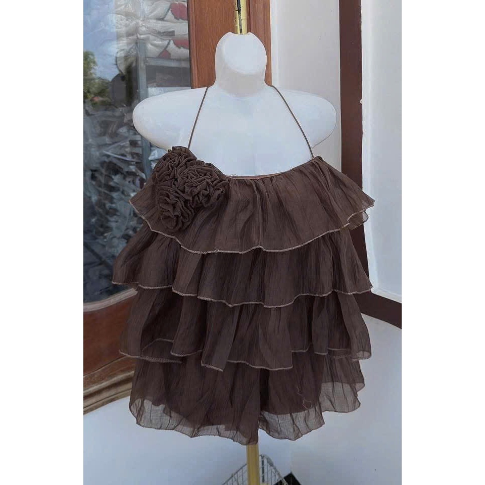 Váy Babydoll Tầng Bèo 1 Vai Đính Hoa 3D Màu Kem - Đầm Ngắn Tiểu Thư Sang Chảnh Đi Biển, Du Lịch, Chụp Ảnh | BigBuy360 - bigbuy360.vn