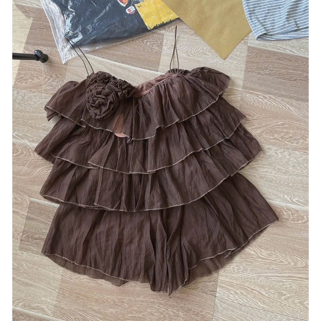 Váy Babydoll Tầng Bèo 1 Vai Đính Hoa 3D Màu Kem - Đầm Ngắn Tiểu Thư Sang Chảnh Đi Biển, Du Lịch, Chụp Ảnh | BigBuy360 - bigbuy360.vn