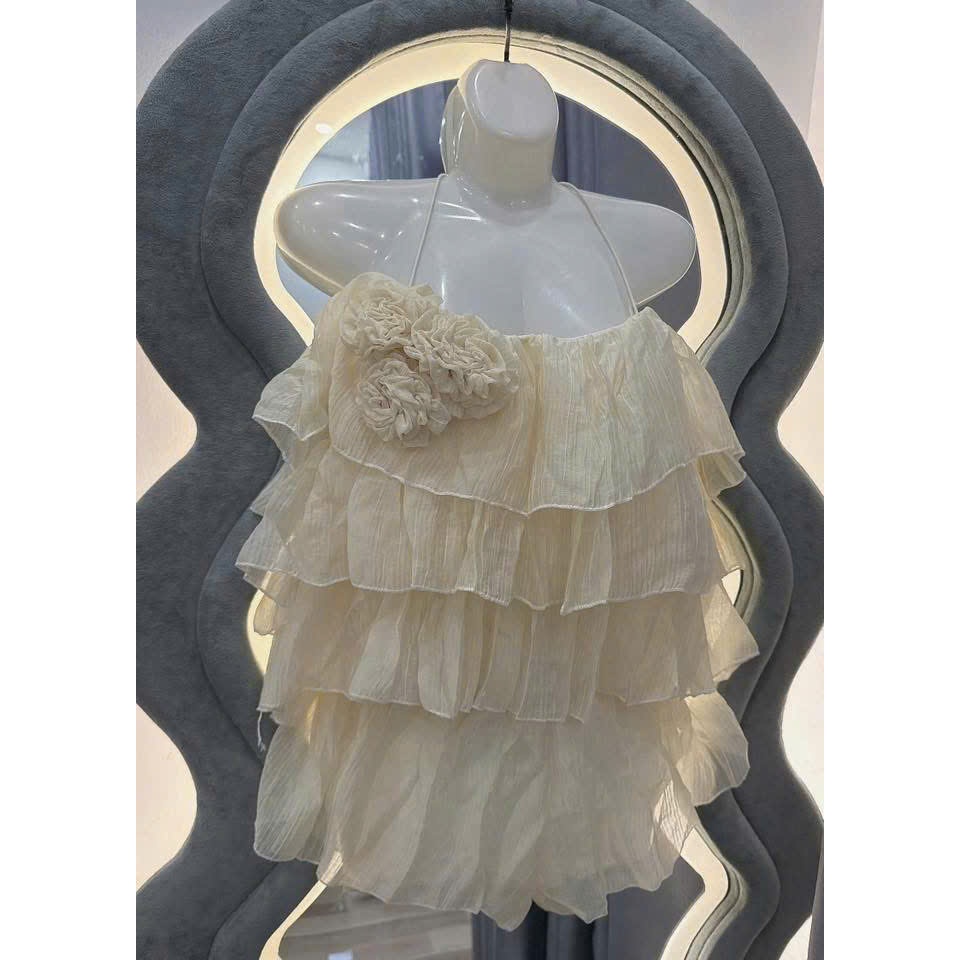Váy Babydoll Tầng Bèo 1 Vai Đính Hoa 3D Màu Kem - Đầm Ngắn Tiểu Thư Sang Chảnh Đi Biển, Du Lịch, Chụp Ảnh | BigBuy360 - bigbuy360.vn