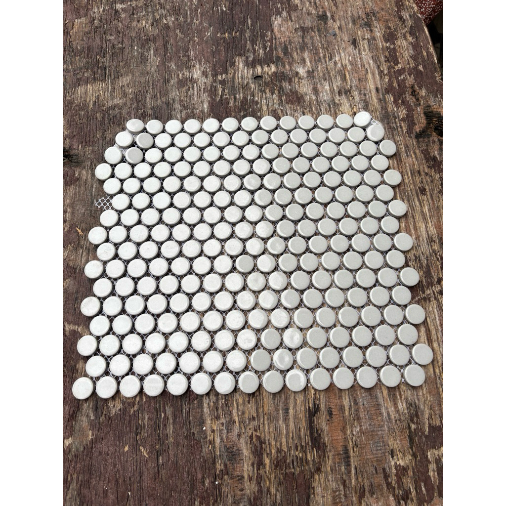 Gạch mosaic hạt tròn cao cấp. gạch gốm mosaic tròn màu trắng ngả nâu