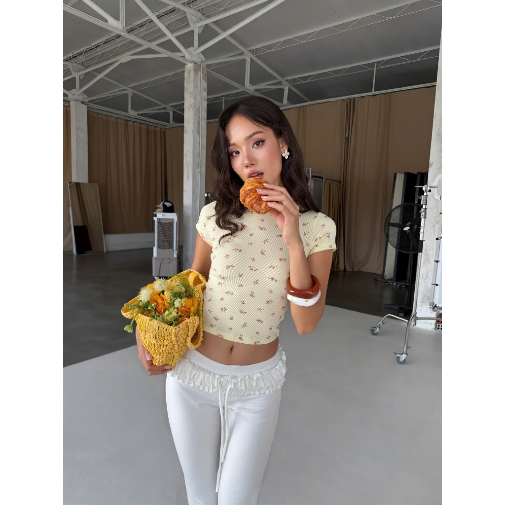 Áo thun baby tee EAGER hoạ tiết hoa nhí SILAMI TOP