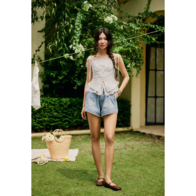 Áo 2 dây xô buộc nơ vai thêu hoa phối ren, dáng chiết eo nữ tính La Boutique SS26 - AK020-2605LAT | BigBuy360 - bigbuy360.vn