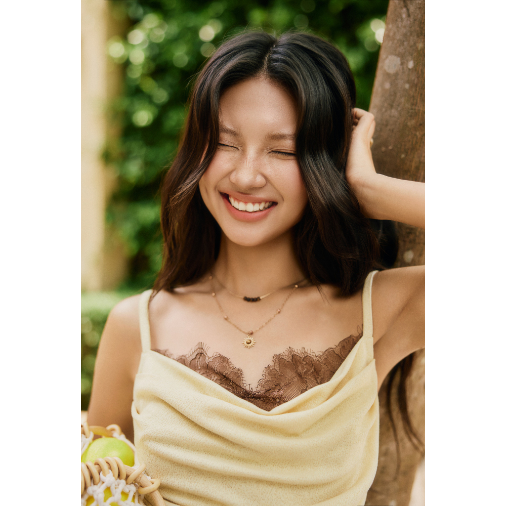 Áo 2 dây cổ đổ phối ren ngực, áo nữ ôm dáng nhún eo phong cách Hàn La Boutique SS26 - AT012-2605LAT | BigBuy360 - bigbuy360.vn
