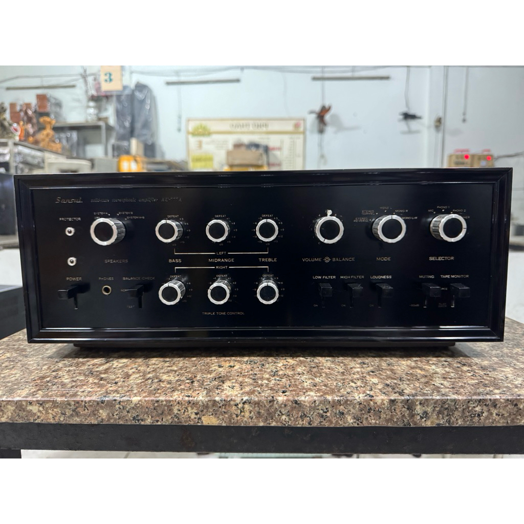 Amply Sansui au-777A dòng xuất âm tụ công xuất chạy 8 sò NEC âm thanh rất hay.