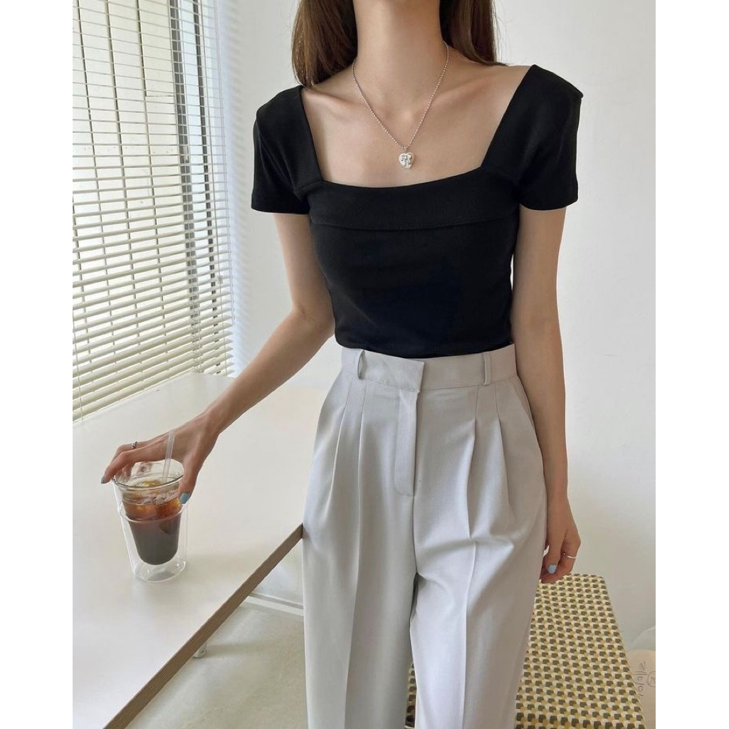 Áo thun cổ vuông dáng croptop ARÉNE | BigBuy360 - bigbuy360.vn