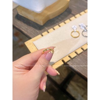 Nhẫn titan hạt đá chìm trơn đơn giản
