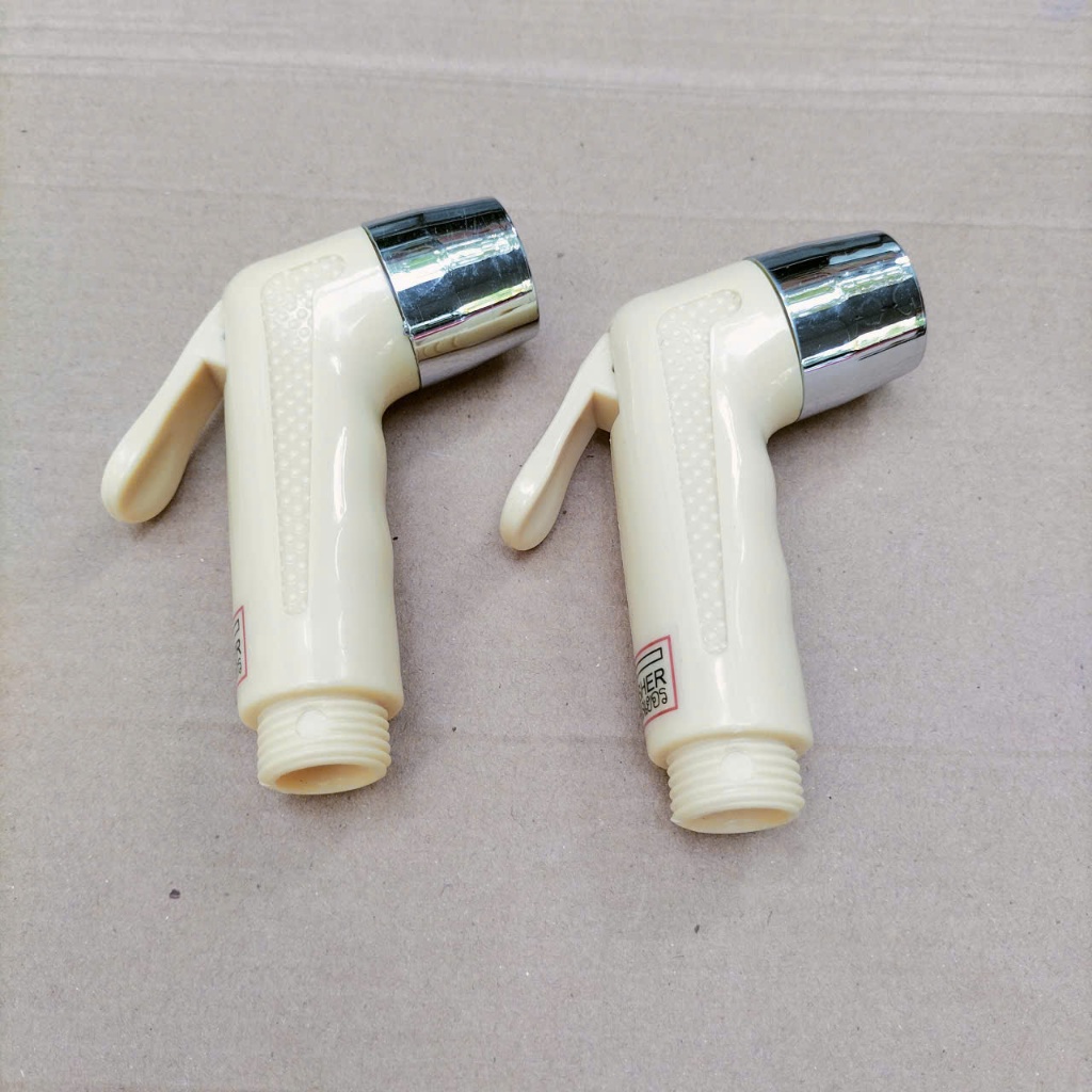 2 cái; Đầu vòi xịt vệ sinh bồn cầu (bằng nhựa cứng màu vàng nhạt)