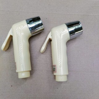2 cái; Đầu vòi xịt vệ sinh bồn cầu (bằng nhựa cứng màu vàng nhạt)