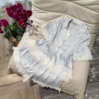 Pijama nữ,Set đồ ngủ nữ lụa gấm phối bèo ren sang xịn bộ pijama cộc tay khuy đá tôn da HCOM25201