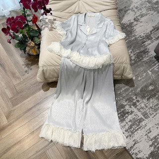 Pijama nữ,Set đồ ngủ nữ lụa gấm phối bèo ren sang xịn bộ pijama cộc tay khuy đá tôn da HCOM25201
