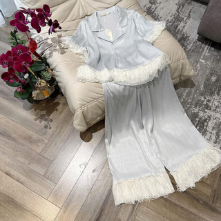 Pijama nữ,Set đồ ngủ nữ lụa gấm phối bèo ren sang xịn bộ pijama cộc tay khuy đá tôn da HCOM25201