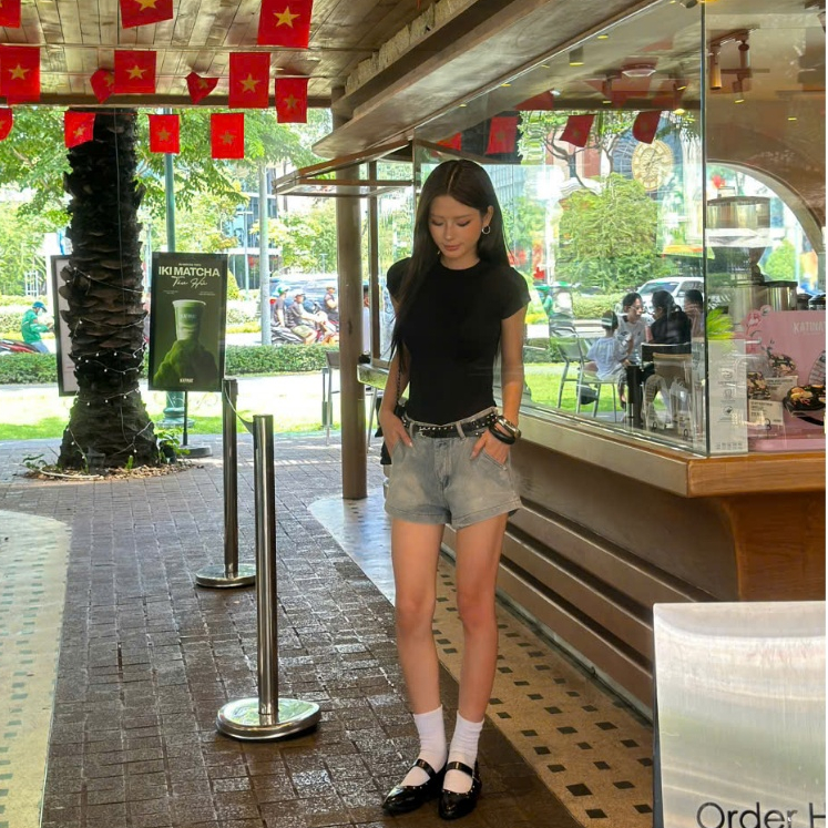THE QUẠO - Quần Short ngắn nữ chất liệu Jean mềm dáng ngắn trên gối phong cách S2208_705 | BigBuy360 - bigbuy360.vn