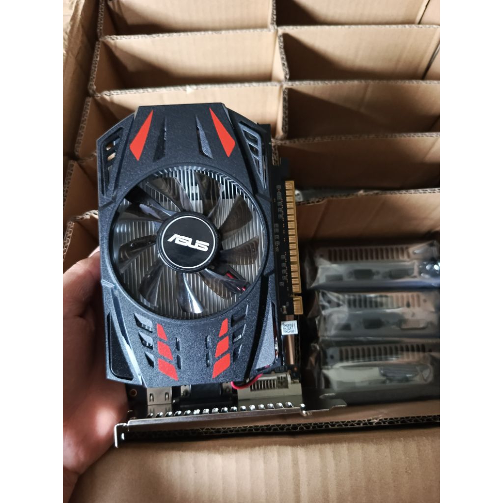 OEM GTX 550ti 2GB D5 hoạt động tốt mới đẹp chơi game LOL FIFA CF v.v.v.v