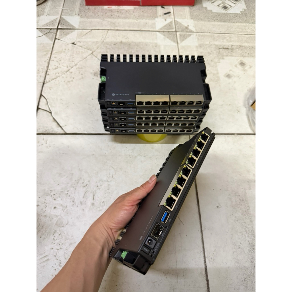 Router Mikrotik RB5009UG+S+IN CPU Quad-core 1.4Ghz, RAM 1GB, 7 cổng RJ45 Gb, 1 cổng RJ45 2.5Gb, SFP 