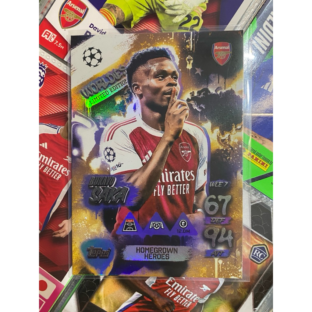 [NHÀ VÔ ĐỊCH EPL 2026] Thẻ Cầu Thủ Bukayo Saka Topps Match Attax 2025-26 Áo Arsenal Worldies LIMITED