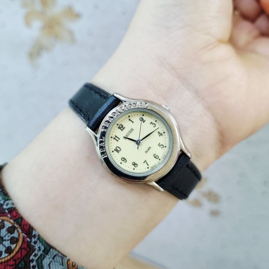 Đồng hồ nữ Success Alba mặt dạ quang size 26mm