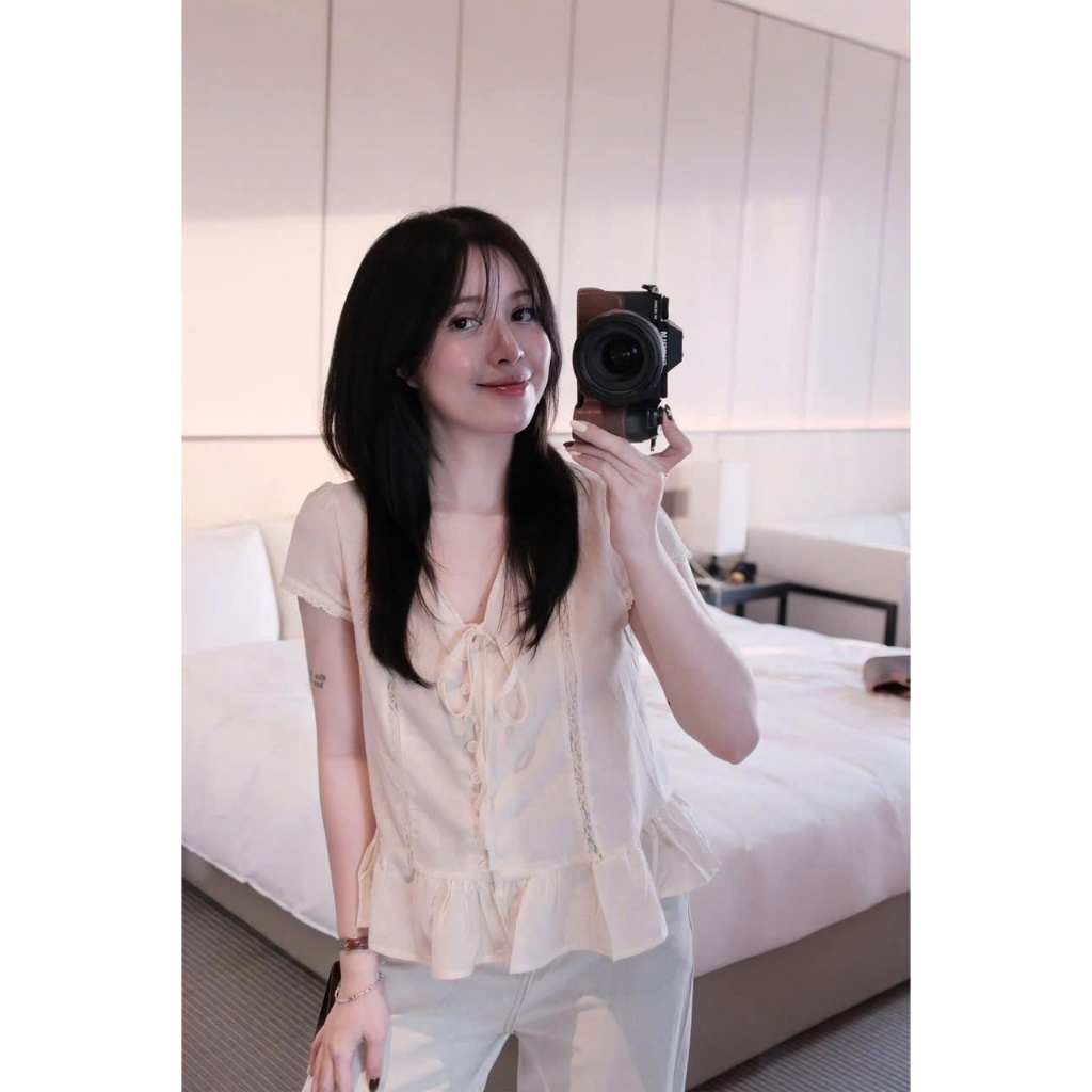 (MÃ 31046) ÁO SƠ MI CỔ V BUỘC NƠ VIỀN BÈO VẢI ĐŨI MỀM ÁO SƠ MI KIỂU DÁNG XINH - DÀNH CHO NỮ | BigBuy360 - bigbuy360.vn