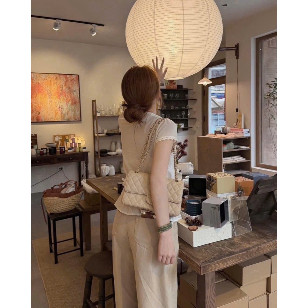 (MÃ 31046) ÁO SƠ MI CỔ V BUỘC NƠ VIỀN BÈO VẢI ĐŨI MỀM ÁO SƠ MI KIỂU DÁNG XINH - DÀNH CHO NỮ | BigBuy360 - bigbuy360.vn