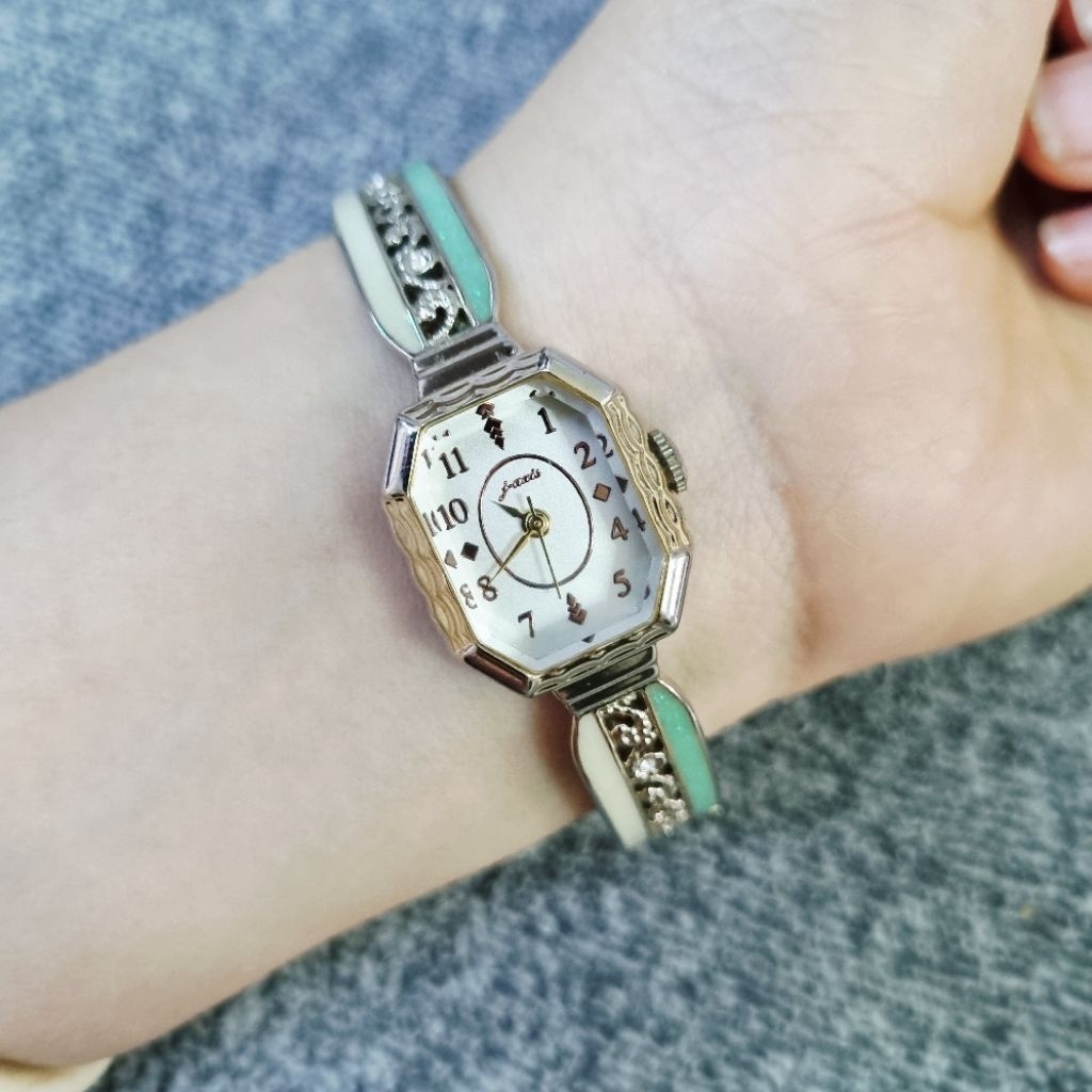Đồng hồ nữ kiềng Jaxis