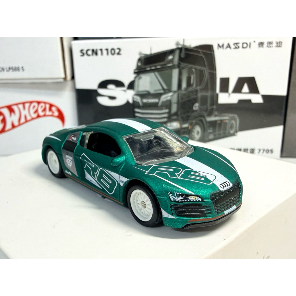 Xe mô hình Matchbox Audi R8