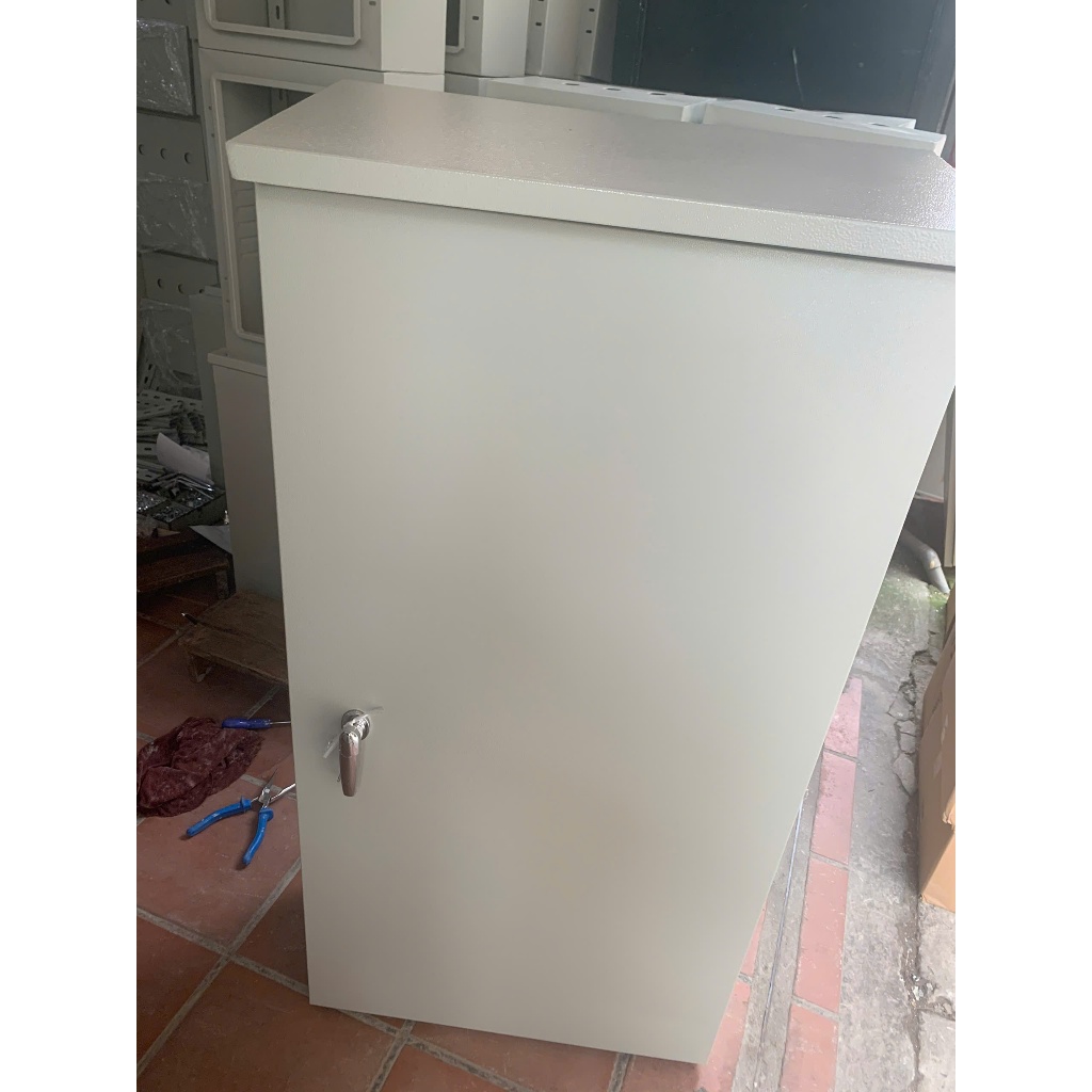 Vỏ tủ điện nổi có mái  KT: 20x30x15, 30x40x16, 30x40x20 ( cm )