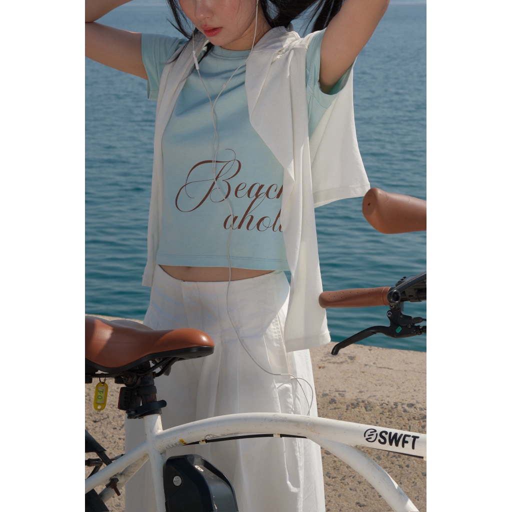 Áo thun “Beachaholic“ - Aufra studio