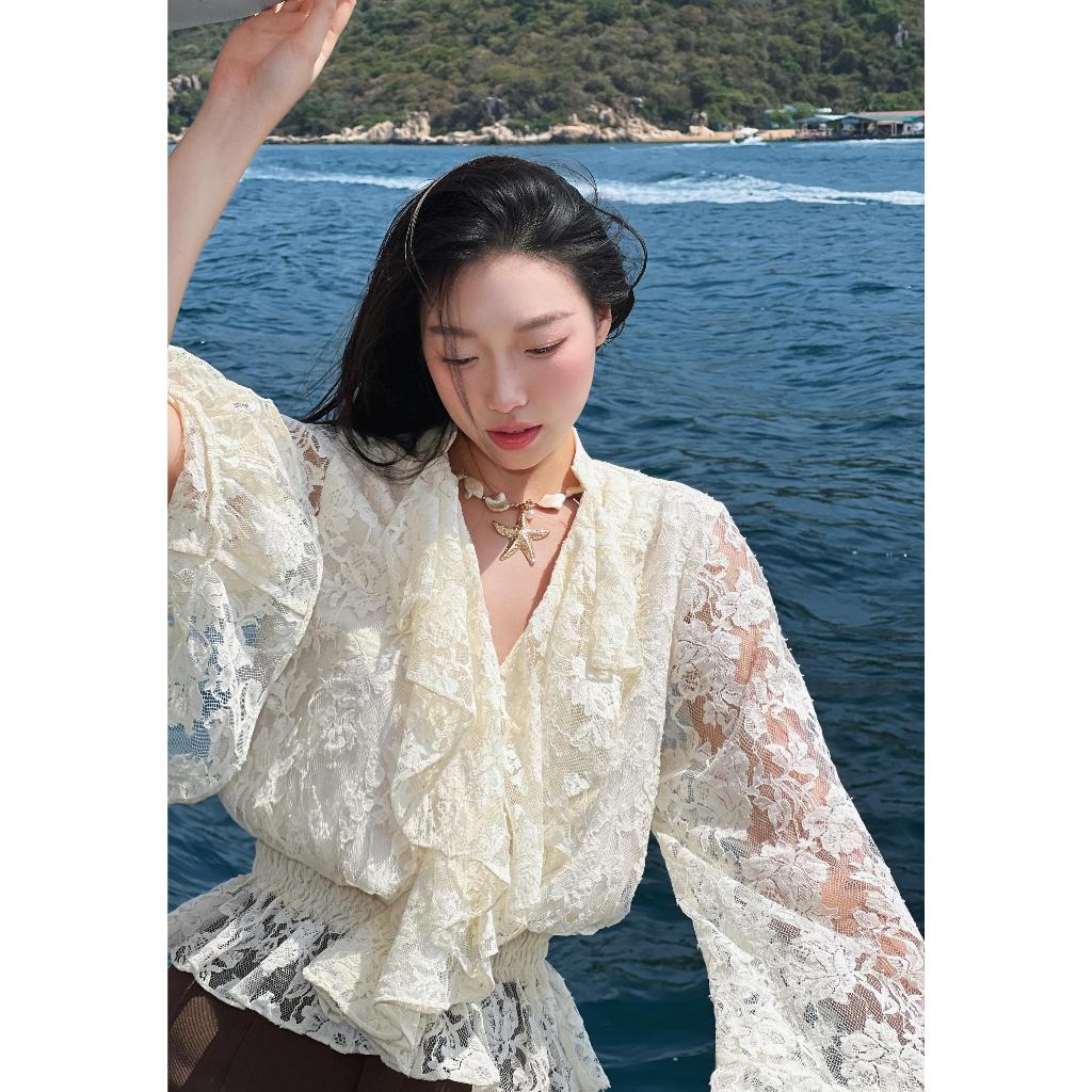 Áo Kiểu Ren Cổ Phối Bèo Chun Eo Tôn Dáng Tay Áo Dáng Loe Dài Màu Kem Đi Chơi Đi Làm Thanh Lịch - Sully Shirt | BigBuy360 - bigbuy360.vn