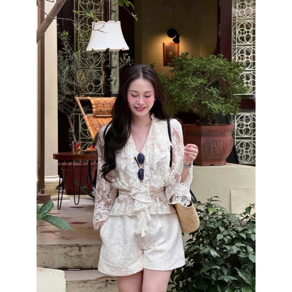 Quần Short Dáng Ngắn Form A Chất Liệu Tafta Phối Ren Thiết Kế Cạp Cao Đánh Phồng Tôn Dáng - Sully Short | BigBuy360 - bigbuy360.vn