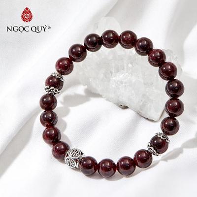 Vòng tay đá Garnet tự nhiên phối charm - Mẫu VC0973 - Ngọc Quý