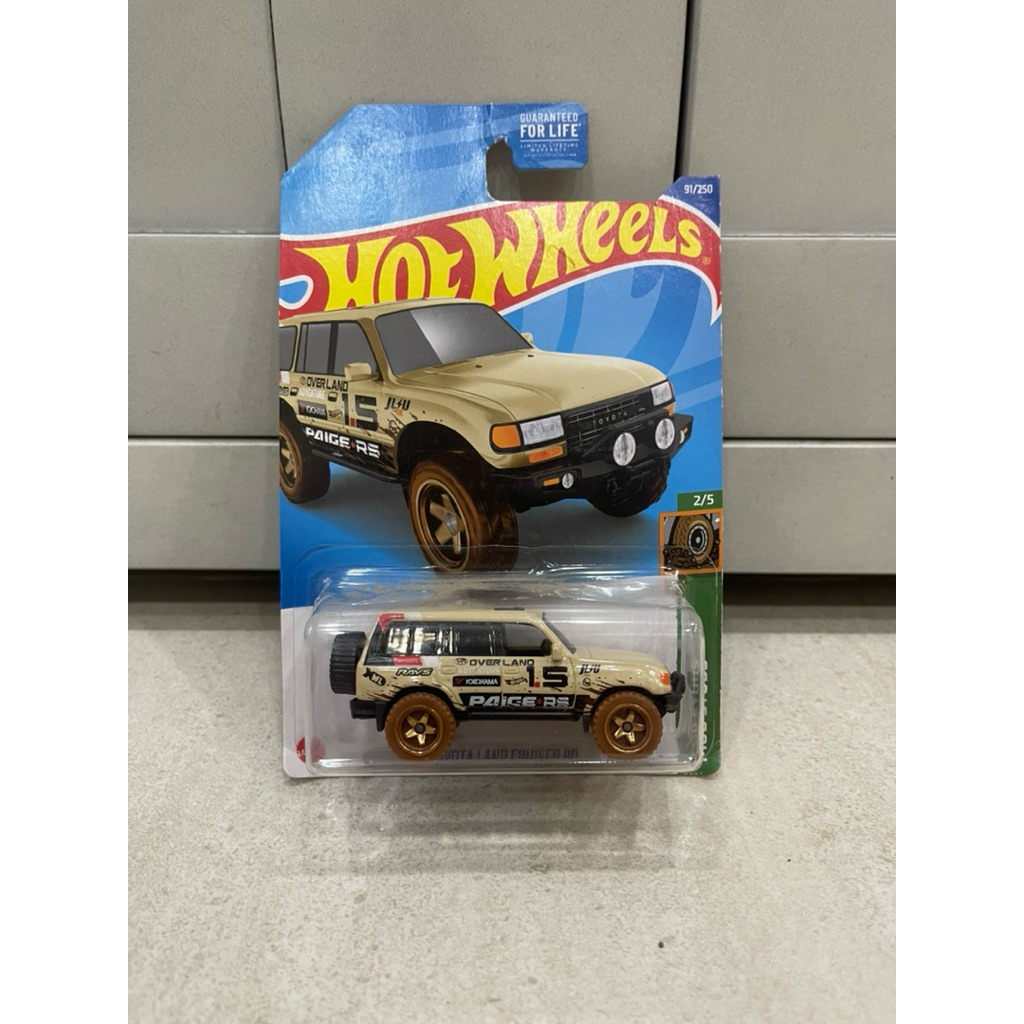 Xe mô hình đồ chơi cơ bản Hotwheels 1:64 - Toyota Land Cruiser 80