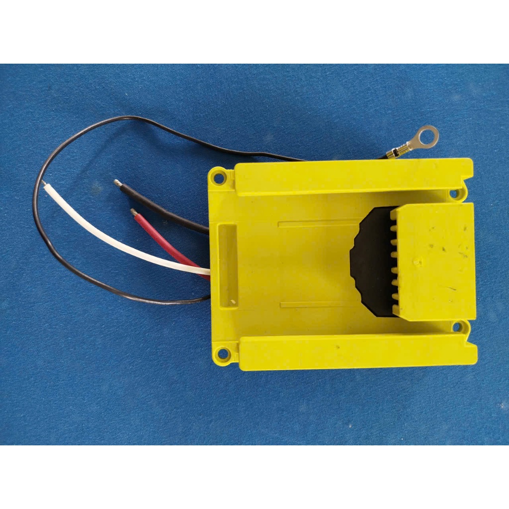 Đế lấy nguồn 36- 40V từ pin ryobi, dây nối dài dễ thao tác