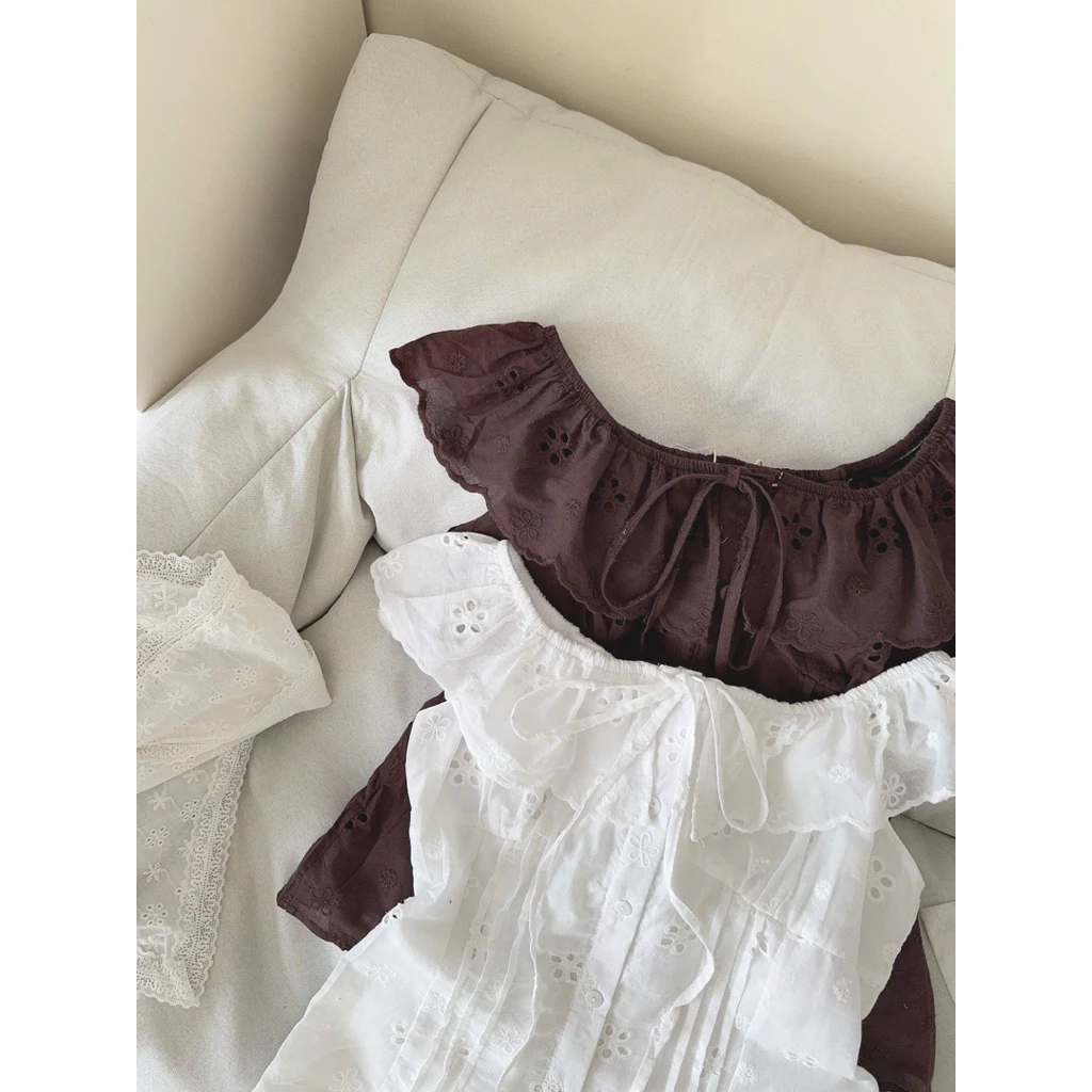 Áo Kiểu trễ vai tiểu thư ren boil nâu/trắng chun lưng buộc dây nơ ngực JENNY TOP | BigBuy360 - bigbuy360.vn