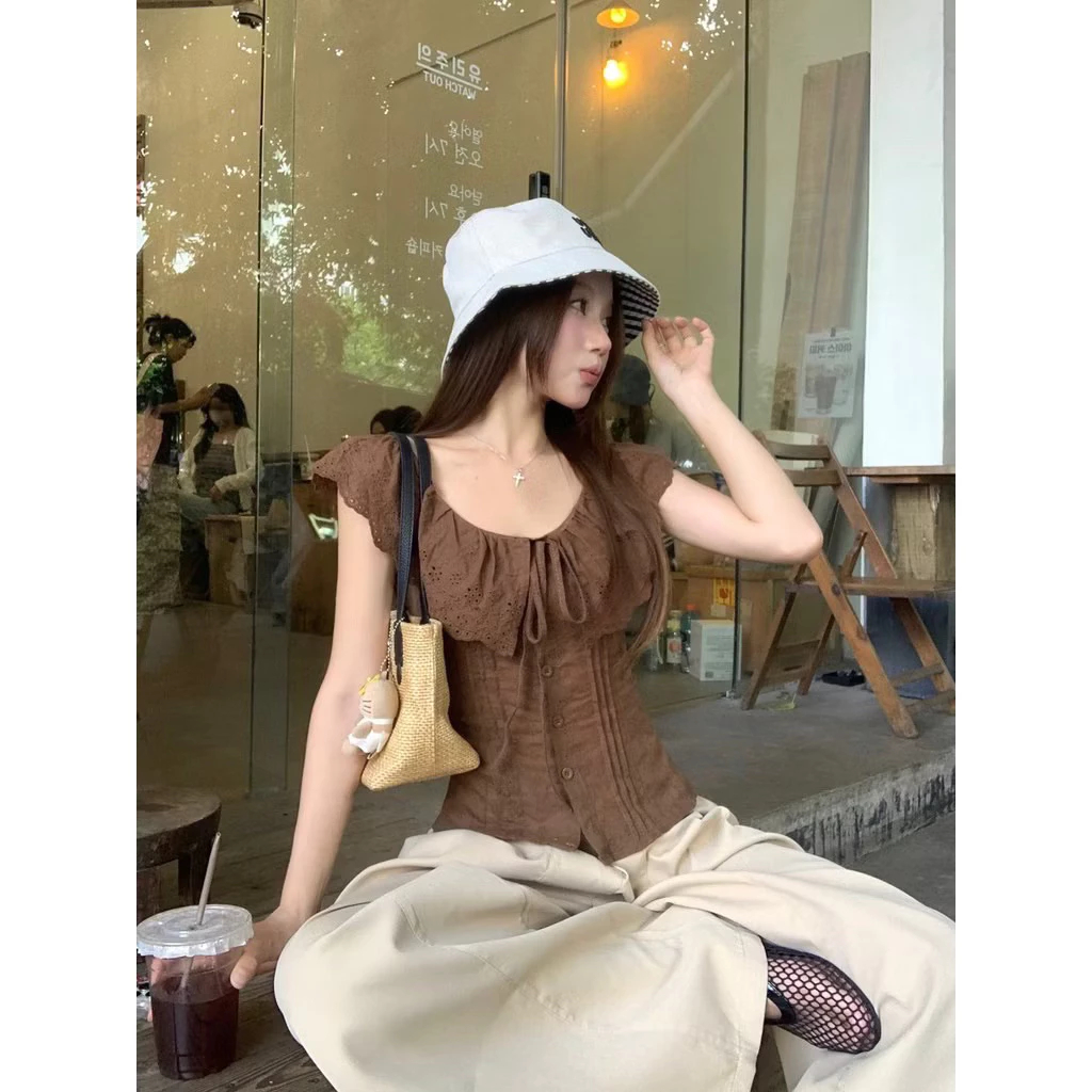 Áo Kiểu trễ vai tiểu thư ren boil nâu/trắng chun lưng buộc dây nơ ngực JENNY TOP | BigBuy360 - bigbuy360.vn