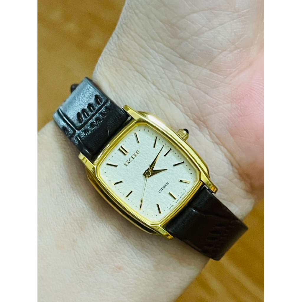 Đồng hồ nữ Citizen Exceed Nhật tank mini vàng siêu đẹp.