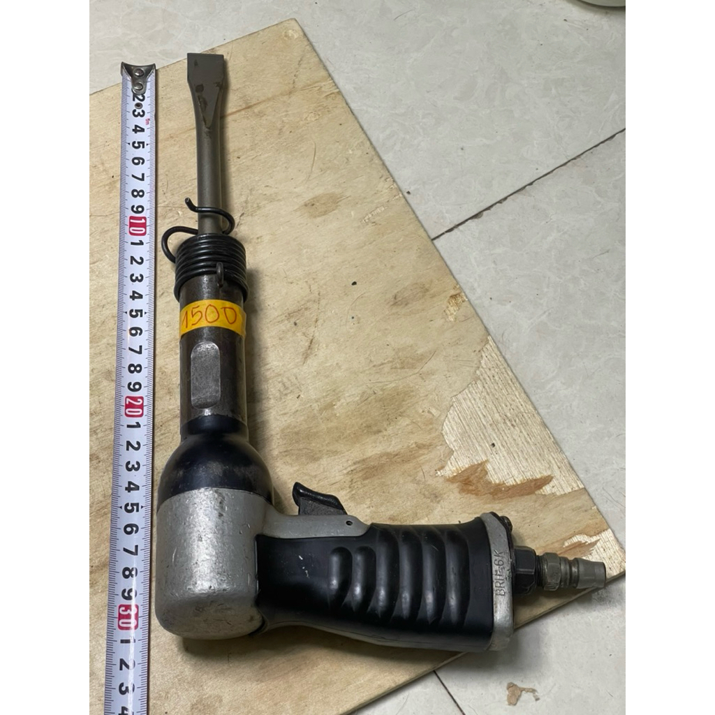 (dụng cụ cầm tay) SÚNG GÕ RỈ KHÍ NÉN KUKEN BRH-6K hàng bãi Nhật nặng 1500g