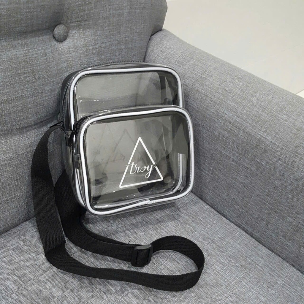 Túi Đeo Chéo Nam Nữ Nhựa Trong Suốt Viền Gân Trắng Phản Quang Dây Đeo Bản Lớn 21×17cm