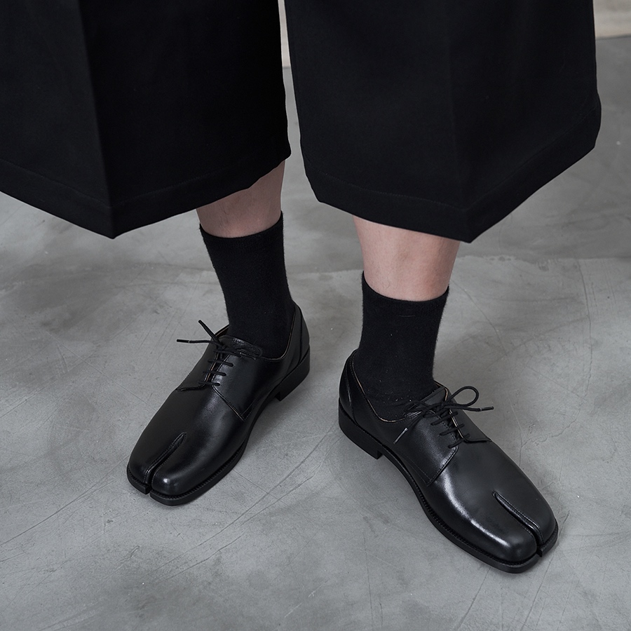 Giày Derby Tabi Da Bò Màu Đen TARMOR - Tabi Derby Shoes in Black Leather