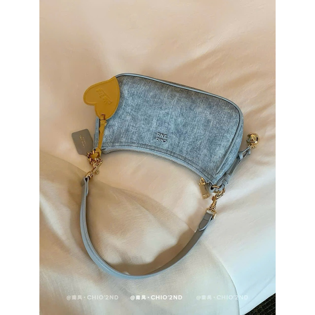 Túi Kẹp nách Chiooo Denim size 23cm BST New Kèm charm Tim