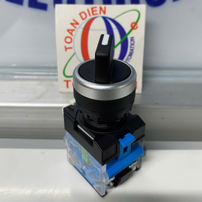 Công tắc xoay 2 và 3 vị trí KENTECH KAB-3820 – PHI 22, 600V