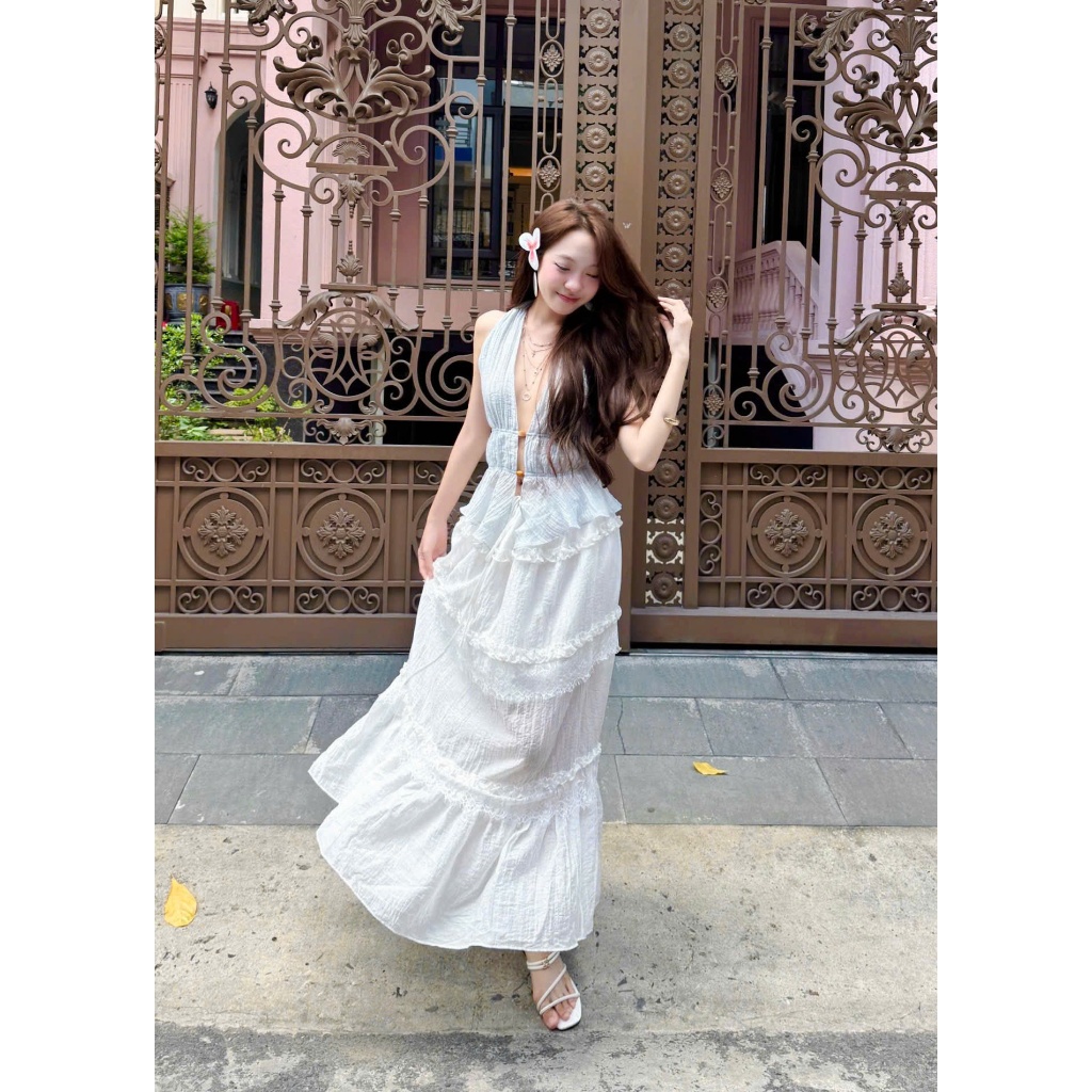 Áo cổ yếm chất tơ xốp nhăn phối nút, dáng peplum xòe nhẹ nữ tính La Boutique SS26 - AK024-2605LAT | BigBuy360 - bigbuy360.vn