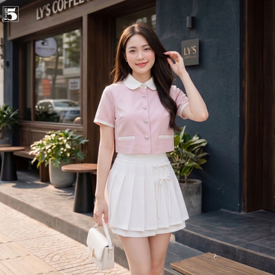 Set bộ nữ Twentyfive gồm áo ngắn tay phối cổ croptop và chân váy ngắn xếp ly trắng 2 nơ SACM47