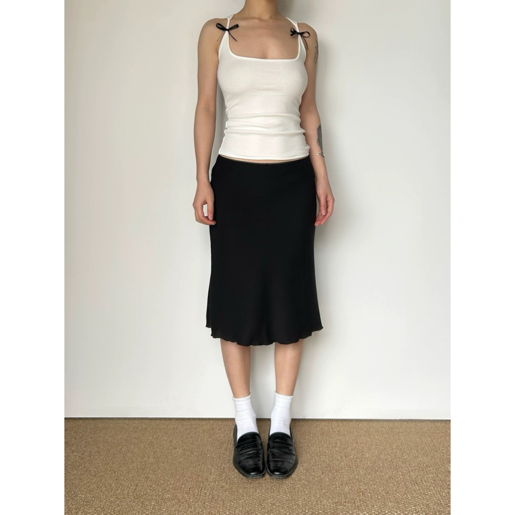𝐄𝐥𝐢𝐬𝐞 𝐒𝐤𝐢𝐫𝐭 - Chân Váy Lửng Cạp Trễ Ren Nơ Dáng Xoè Rũ Nhẹ Y2K Vibes NOCO.LABEL | BigBuy360 - bigbuy360.vn