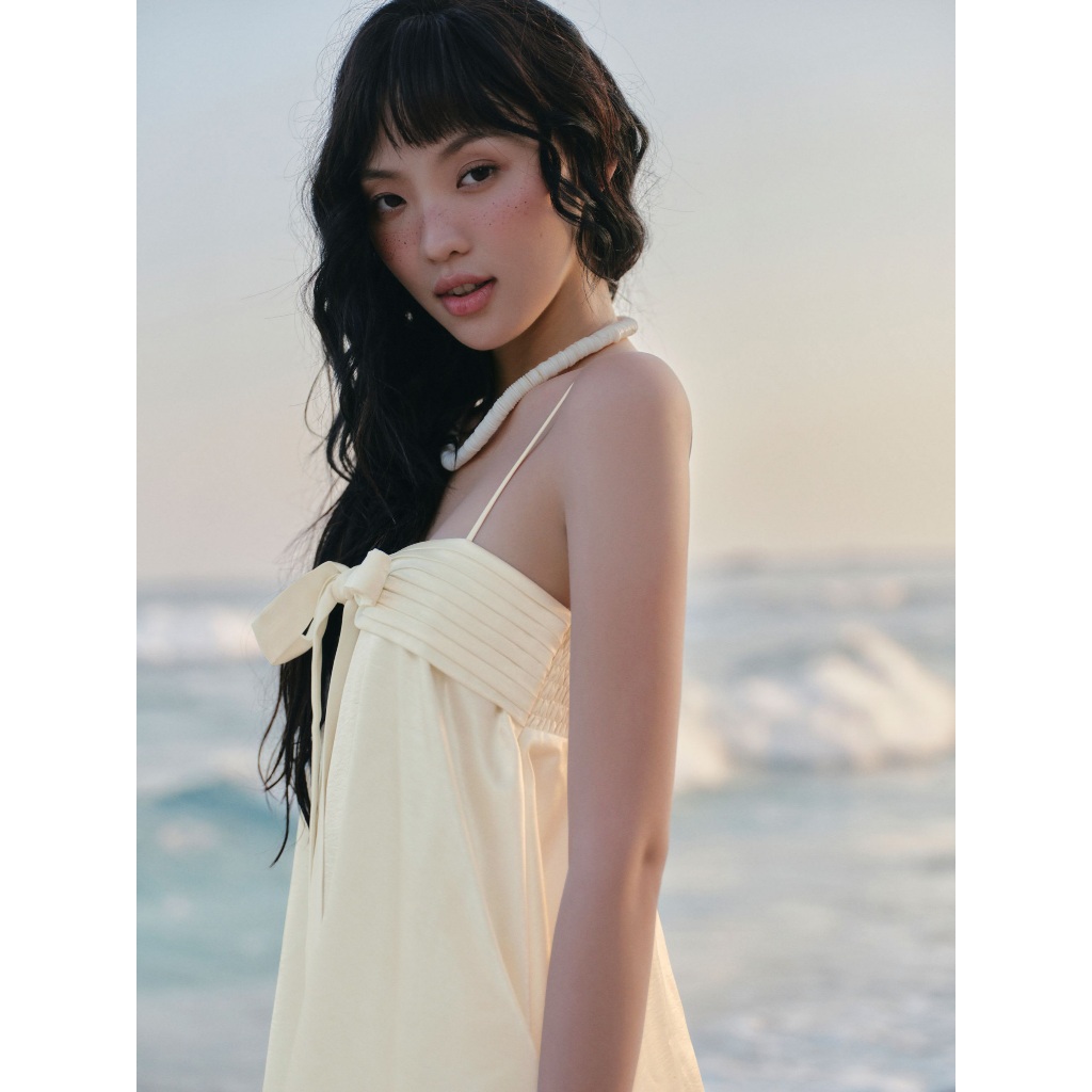 Đầm ngắn OLV lụa màu kem đính nơ nữ tính Cream Satin Bow Strapless Mini Dress đi chơi đi biển | BigBuy360 - bigbuy360.vn