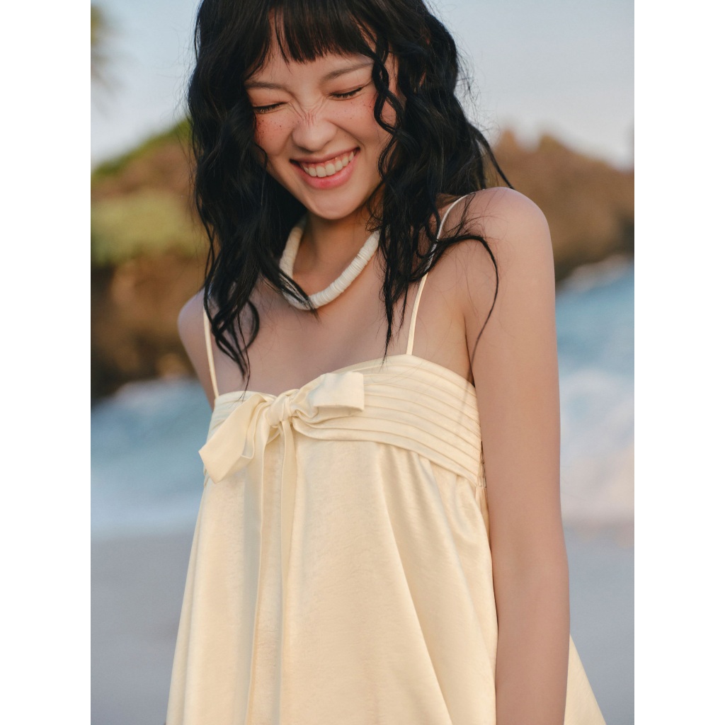 Đầm ngắn OLV lụa màu kem đính nơ nữ tính Cream Satin Bow Strapless Mini Dress đi chơi đi biển | BigBuy360 - bigbuy360.vn
