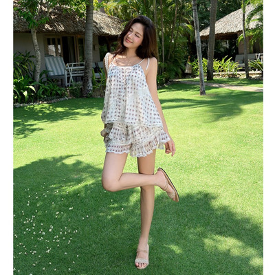 TUBYCATU Set Lovie Ruffle Áo Hai Dây Dáng Xòe + Quần Short Tầng Họa Tiết Phối Ren Nữ Tính Đi Biển