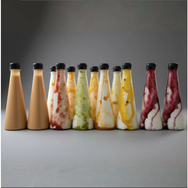20 Chai nhựa tháp 330ml, chai nhựa tam giác 330ml, nhựa PET trong suốt, nắp đen, có gía sỉ