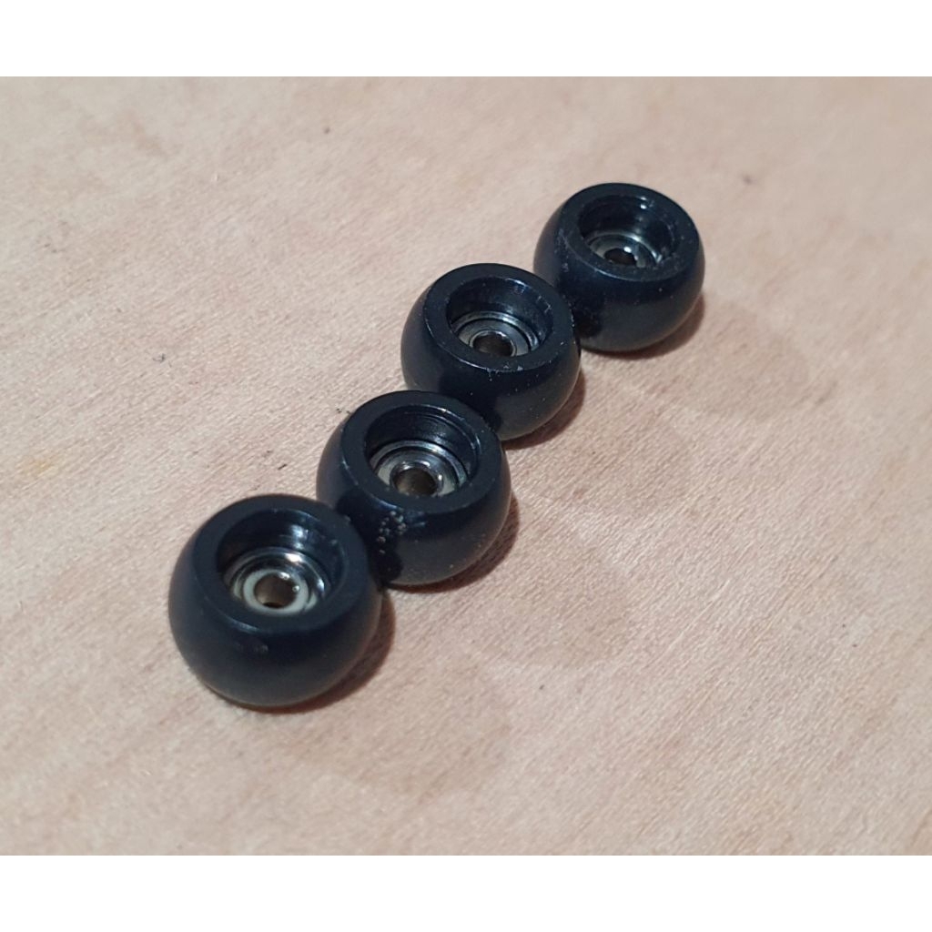 Basic White or Black Plastic Fingerboard Skateboard Wheels with bearings